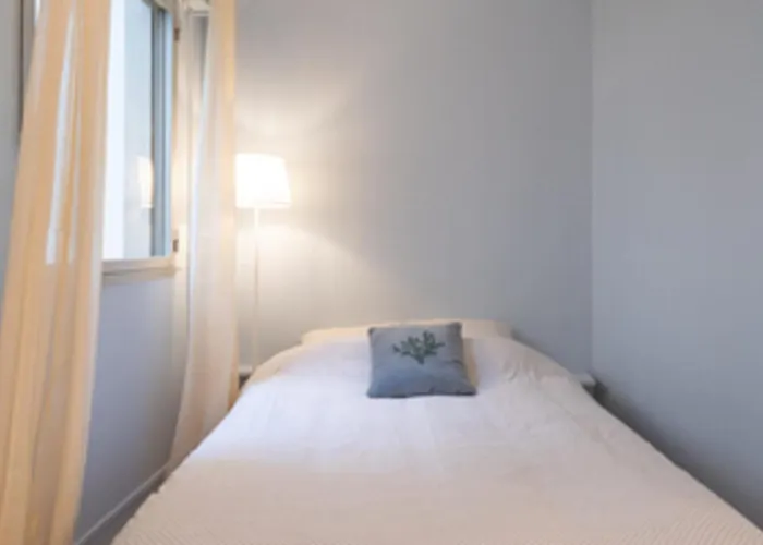 Quiet Radiant Studio Overlooking The Garden Paris
